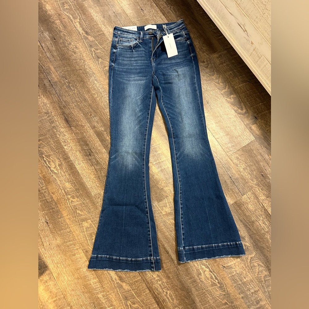 Vici stretchy flared jeans NWT! Size 27